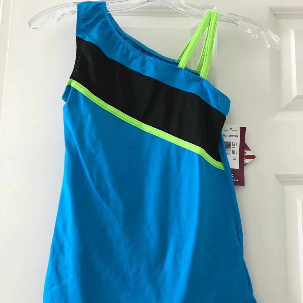 Motionwear dance top NWT